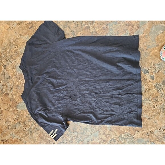 Guess Graphic T Shirt Mens Size Medium Black V Neck Short Sleeve USA NYC LA Logo - Picture 4 of 6